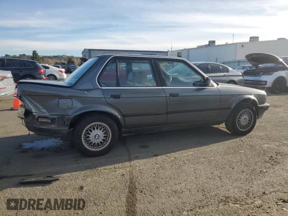 1989 BMW 3 Series 325i с VIN WBAAD2307K8849902, выставлен на аукционе Copart как лот 87257434 с пробегом 233 562 миль миль и Списание • Salvage title. История ставок и продаж доступна на DreamBid. Изображение 3.