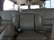 ✅ 1999 GMC Suburban • VIN: 3GKGK26J7XG537043 • Lot: 44683575. Wystawiony na Copart z przebiegiem 196 124 mil. Bezpłatny archiwum sprzedaży aukcyjnych z USA i szczegółowy raport historii pojazdu na DreamBid. Zdjęcie 10.