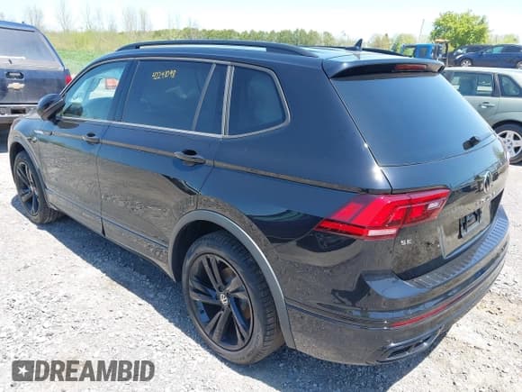 ✅ 2024 Volkswagen Tiguan SE R-Line Black • VIN: 3VV8B7AX8RM217275 • Lot: 42241098. Wystawiony na IAAI z przebiegiem 75 mil. Bezpłatny archiwum sprzedaży aukcyjnych z USA i szczegółowy raport historii pojazdu na DreamBid. Zdjęcie 3.