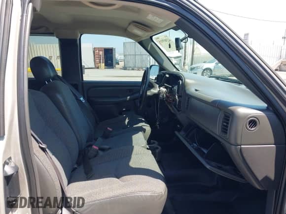 ✅ 2005 Chevrolet Silverado 1500 LS • VIN: 1GCEC19Z55Z339828 • Lot: 42303915. Wystawiony na IAAI z przebiegiem 90 509 mil mil. Skorzystaj z bezpłatnego archiwum sprzedaży aukcyjnych z USA i zobacz szczegółowy raport historii pojazdu na DreamBid. Zdjęcie 5.