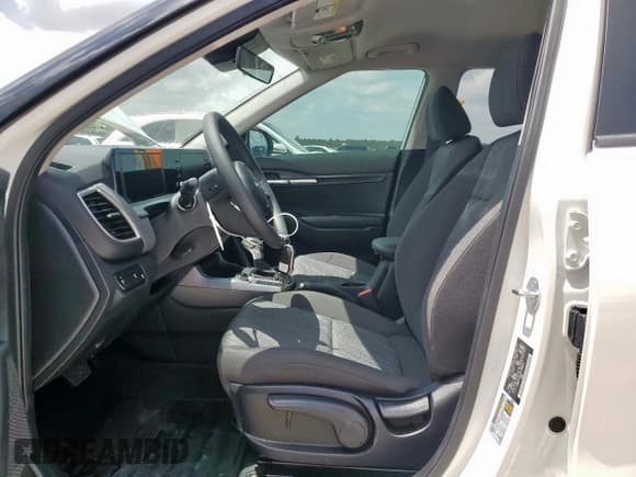 ✅ 2025 Kia Seltos LX • VIN: KNDEPCAA4S7726044 • Лот: 61970335. Опубликован ранее на Copart с пробегом 1 492 миль. Бесплатный доступ к архиву аукционных продаж из США и подробный отчёт об истории автомобиля на DreamBid. Изображение 7.