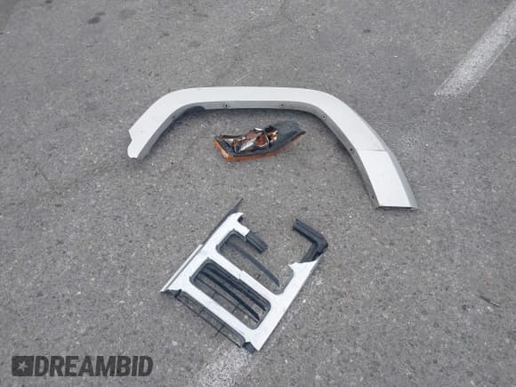 ✅ 2008 Jeep Commander Sport • VIN: 1J8HH48K48C189389 • Lot: 42494547. Wystawiony na IAAI z przebiegiem 139 409 mil. Bezpłatny archiwum sprzedaży aukcyjnych z USA i szczegółowy raport historii pojazdu na DreamBid. Zdjęcie 12.