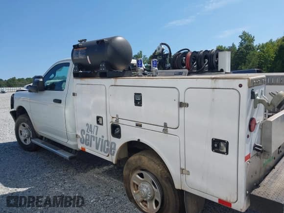 ✅ 2024 Ram 2500 • VIN: 3C7WR5AJ8RG276202 • Lot: 43171832. Wystawiony na IAAI z przebiegiem 14 915 mil. Bezpłatny archiwum sprzedaży aukcyjnych z USA i szczegółowy raport historii pojazdu na DreamBid. Zdjęcie 14.