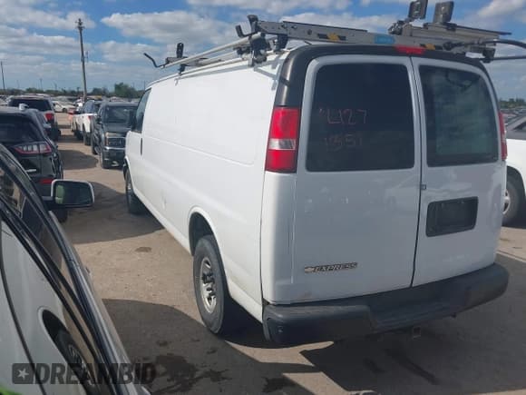 ✅ 2020 Chevrolet Express Cargo • VIN: 1GCWGBFG5L1271351 • Лот: 43626562. Опубликован ранее на IAAI с пробегом 128 005 миль. Бесплатный доступ к архиву аукционных продаж из США и подробный отчёт об истории автомобиля на DreamBid. Изображение 3.