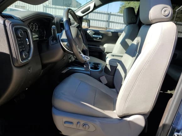 ✅ 2019 Chevrolet Silverado 1500 LTZ • VIN: 1GCUYGED5KZ168701 • Lot: 74448314. Wystawiony na Copart z przebiegiem 34 553 mil. Bezpłatny archiwum sprzedaży aukcyjnych z USA i szczegółowy raport historii pojazdu na DreamBid. Zdjęcie 7.