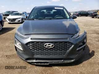 ✅ 2018 Hyundai Kona SE • VIN: KM8K1CAA6JU177317 • Lot: 46244543. Wystawiony na Copart z przebiegiem 54 151 mil mil. Skorzystaj z bezpłatnego archiwum sprzedaży aukcyjnych z USA i zobacz szczegółowy raport historii pojazdu na DreamBid. Zdjęcie 5.