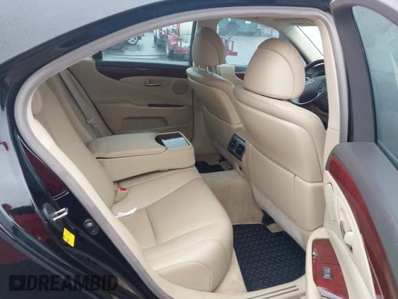 ✅ 2008 Lexus LS 460 • VIN: JTHBL46F085073093 • Lot: 43563625. Listed on IAAI with 162,533 mi. Free auction sales archive from the USA and detailed vehicle history report at DreamBid. Image 8.