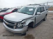 ✅ 2020 Chevrolet Suburban LT • VIN: 1GNSCHKC6LR265468 • Lot: 42042772. Wystawiony na IAAI z przebiegiem 113 335 mil. Bezpłatny archiwum sprzedaży aukcyjnych z USA i szczegółowy raport historii pojazdu na DreamBid. Zdjęcie 2.