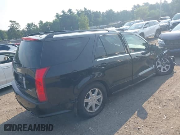 ✅ 2005 Cadillac SRX • VIN: 1GYEE637850104076 • Lot: 42763063. Wystawiony na IAAI z przebiegiem 106 300 mil. Bezpłatny archiwum sprzedaży aukcyjnych z USA i szczegółowy raport historii pojazdu na DreamBid. Zdjęcie 4.