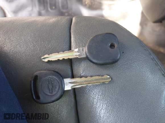 ✅ 2011 Chevrolet Express Cargo • VIN: 1GCWGFCA5B1176391 • Lot: 42647146. Listed on IAAI with 333,761 mi. Free auction sales archive from the USA and detailed vehicle history report at DreamBid. Image 11.