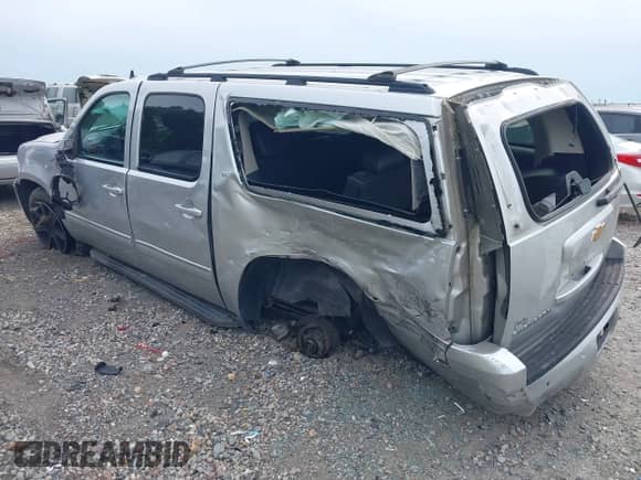 2014 Chevrolet Suburban LT z VIN 1GNSCJE0XER203597, wystawiony jako IAAI lot #42215407 z przebiegiem 186 556 mil mil oraz . Historia ofert i sprzedaży dostępna na DreamBid. Obrazek 3.