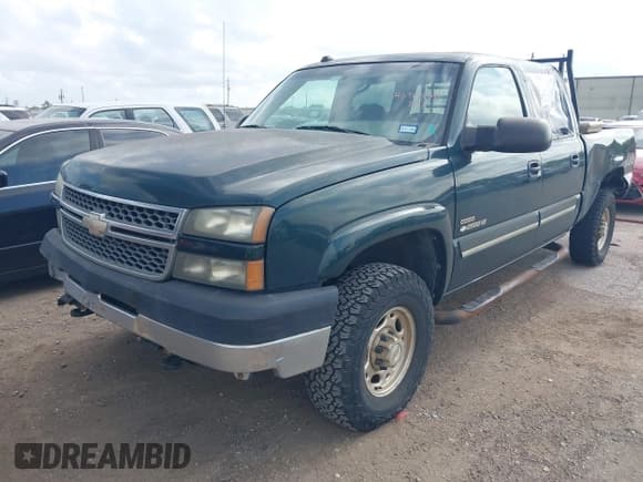 ✅ 2005 Chevrolet Silverado 2500HD LS • VIN: 1GCHK23215F961121 • Lot: 42969060. Wystawiony na IAAI z przebiegiem 245 406 mil. Bezpłatny archiwum sprzedaży aukcyjnych z USA i szczegółowy raport historii pojazdu na DreamBid. Zdjęcie 2.