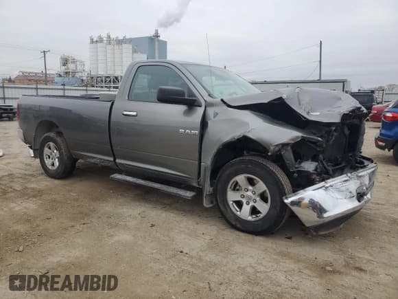 ✅ 2010 Dodge 1500 ST • VIN: 3D7JB1EP5AG104772 • Lot: 84306824. Wystawiony na Copart z przebiegiem 96 708 mil. Bezpłatny archiwum sprzedaży aukcyjnych z USA i szczegółowy raport historii pojazdu na DreamBid. Zdjęcie 4.