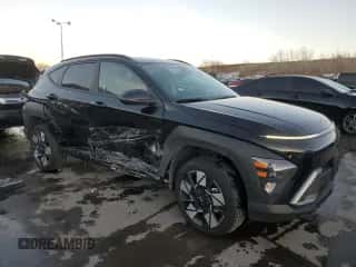 2024 Hyundai Kona SEL with VIN KM8HBCAB4RU108928, listed as a Copart auction lot 80341784 with 4,901 mi miles and Salvage title. Bid and sale history available at DreamBid. Image 4.