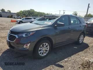2020 Chevrolet Equinox LS z VIN 3GNAXSEV3LS614612, wystawiony jako Copart lot #62930055 z przebiegiem 67 227 mil mil oraz Szkoda całkowita • Salvage title. Historia ofert i sprzedaży dostępna na DreamBid. Obrazek 1.