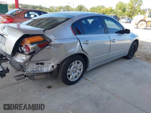 ✅ 2011 Nissan Altima S • VIN: 1N4AL2AP9BC104657 • Лот: 43778043. Опубликован ранее на IAAI с пробегом 202 762 миль. Бесплатный доступ к архиву аукционных продаж из США и подробный отчёт об истории автомобиля на DreamBid. Изображение 4.