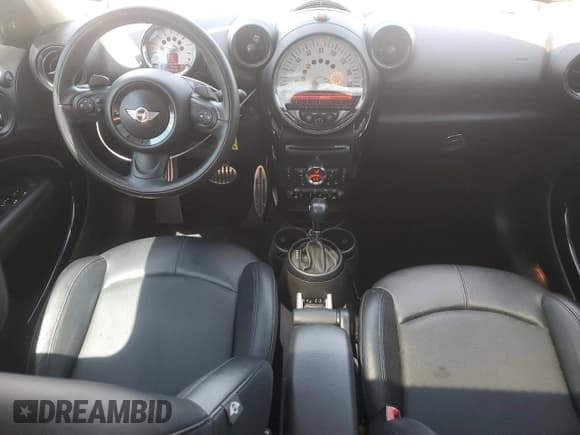 ✅ 2014 MINI Countryman S • VIN: WMWZC3C53EWP29392 • Lot: 64191215. Wystawiony na Copart z przebiegiem 112 414 mil. Bezpłatny archiwum sprzedaży aukcyjnych z USA i szczegółowy raport historii pojazdu na DreamBid. Zdjęcie 8.