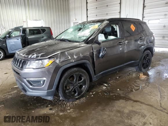 ✅ 2020 Jeep Compass Altitude • VIN: 3C4NJCBBXLT159084 • Лот: 92313375. Опубликован ранее на Copart с пробегом 99 790 миль. Бесплатный доступ к архиву аукционных продаж из США и подробный отчёт об истории автомобиля на DreamBid. Изображение 1.