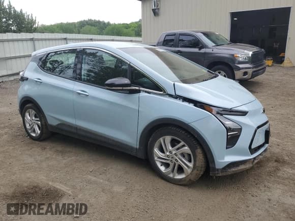 ✅ 2022 Chevrolet Bolt EV 1LT • VIN: 1G1FW6S06N4133122 • Lot: 55535384. Wystawiony na Copart z przebiegiem Nie podano. Bezpłatny archiwum sprzedaży aukcyjnych z USA i szczegółowy raport historii pojazdu na DreamBid. Zdjęcie 4.
