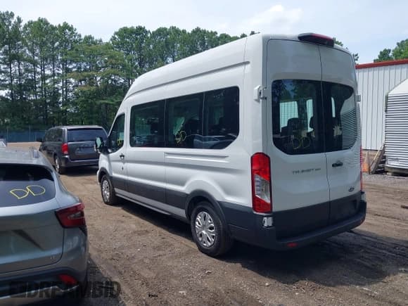 ✅ 2022 Ford Transit Passenger XL • VIN: 1FBAX2X89NKA78929 • Lot: 42493797. Wystawiony na IAAI z przebiegiem 35 885 mil. Bezpłatny archiwum sprzedaży aukcyjnych z USA i szczegółowy raport historii pojazdu na DreamBid. Zdjęcie 3.