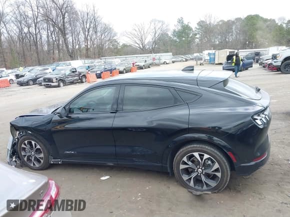 ✅ 2022 Ford Mustang Mach-E Premium • VIN: 3FMTK3R75NMA02044 • Lot: 41716908. Listed on IAAI with 34,871 mi. Free auction sales archive from the USA and detailed vehicle history report at DreamBid. Image 14.