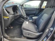 ✅ 2017 Hyundai Tucson SE • VIN: KM8J3CA48HU414979 • Лот: 82706155. Опубликован ранее на Copart с пробегом 83 672 миль. Бесплатный доступ к архиву аукционных продаж из США и подробный отчёт об истории автомобиля на DreamBid. Изображение 7.