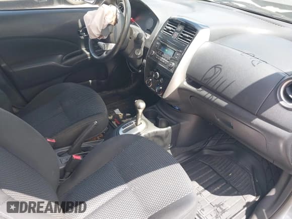 ✅ 2015 Nissan Note S • VIN: 3N1CE2CPXFL404506 • Lot: 43095455. Wystawiony na IAAI z przebiegiem 148 411 mil. Bezpłatny archiwum sprzedaży aukcyjnych z USA i szczegółowy raport historii pojazdu na DreamBid. Zdjęcie 5.