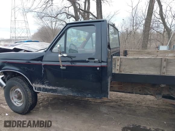 ✅ 1990 Ford F-250 • VIN: 1FTEF26N4LLB10443 • Lot: 41724152. Listed on IAAI with 648,598 mi. Free auction sales archive from the USA and detailed vehicle history report at DreamBid. Image 15.