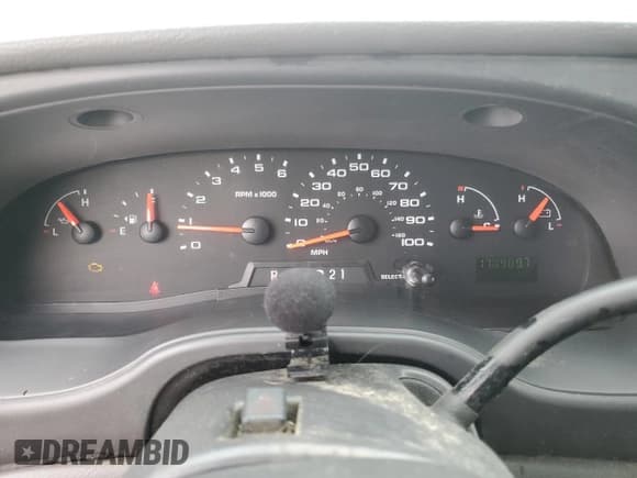 ✅ 2006 Ford Econoline Cargo • VIN: 1FTNE24L16DA33176 • Lot: 90931855. Wystawiony na Copart z przebiegiem 170 989 mil. Bezpłatny archiwum sprzedaży aukcyjnych z USA i szczegółowy raport historii pojazdu na DreamBid. Zdjęcie 9.