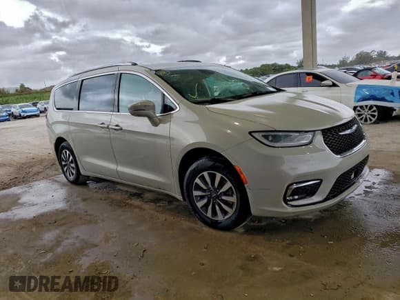 ✅ 2021 Chrysler Pacifica Hybrid Touring L • VIN: 2C4RC1L71MR585924 • Lot: 94079285. Listed on Copart with 101,595 mi. Free auction sales archive from the USA and detailed vehicle history report at DreamBid. Image 4.