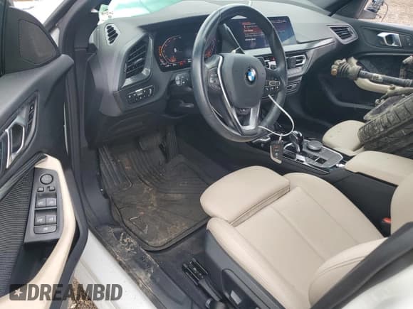 ✅ 2023 BMW 2 Series 228i • VIN: WBA53AK03P7M44939 • Lot: 58771085. Wystawiony na Copart z przebiegiem 55 938 mil. Bezpłatny archiwum sprzedaży aukcyjnych z USA i szczegółowy raport historii pojazdu na DreamBid. Zdjęcie 8.