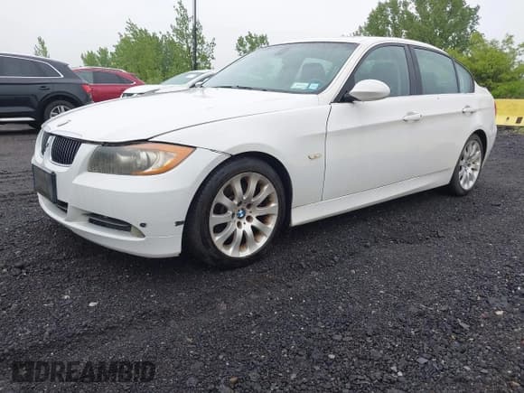 ✅ 2006 BMW 3 Series 330i • VIN: WBAVB33576KR75274 • Lot: 42199223. Listed on IAAI with 83,539 mi. Free auction sales archive from the USA and detailed vehicle history report at DreamBid. Image 2.