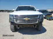 ✅ 2020 Chevrolet Suburban LT • VIN: 1GNSKHKC5LR220492 • Lot: 70640974. Wystawiony na Copart z przebiegiem 99 594 mil. Bezpłatny archiwum sprzedaży aukcyjnych z USA i szczegółowy raport historii pojazdu na DreamBid. Zdjęcie 5.