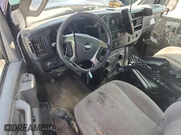 ✅ 2017 Chevrolet Express Passenger LT • VIN: 1GAZGMFG2H1303570 • Lot: 80862195. Wystawiony na Copart z przebiegiem 456 249 mil. Bezpłatny archiwum sprzedaży aukcyjnych z USA i szczegółowy raport historii pojazdu na DreamBid. Zdjęcie 8.