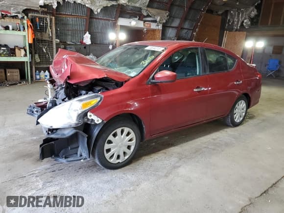 ✅ 2017 Nissan Versa SV • VIN: 3N1CN7AP5HK411372 • Lot: 70834015. Wystawiony na Copart z przebiegiem 149 392 mil. Bezpłatny archiwum sprzedaży aukcyjnych z USA i szczegółowy raport historii pojazdu na DreamBid. Zdjęcie 1.