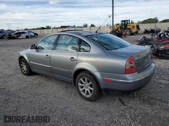 ✅ 2004 Volkswagen Passat GLS • VIN: WVWPD63B84P200382 • Lot: 71932095. Listed on Copart with 253,626 mi. Free auction sales archive from the USA and detailed vehicle history report at DreamBid. Image 2.