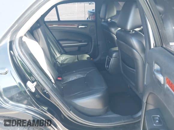 ✅ 2014 Chrysler 300 Uptown Edition • VIN: 2C3CCAAG0EH286686 • Лот: 43532290. Опубликован ранее на IAAI с пробегом 168 497 миль. Бесплатный доступ к архиву аукционных продаж из США и подробный отчёт об истории автомобиля на DreamBid. Изображение 8.