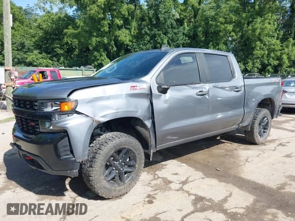 ✅ 2021 Chevrolet Silverado 1500 Custom Trail Boss • VIN: 1GCPYCEFXMZ215375 • Lot: 42532242. Wystawiony na IAAI z przebiegiem 190 632 mil. Bezpłatny archiwum sprzedaży aukcyjnych z USA i szczegółowy raport historii pojazdu na DreamBid. Zdjęcie 2.