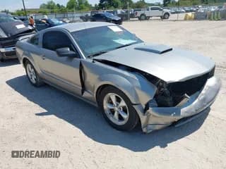 ✅ 2008 Ford Mustang GT Deluxe • VIN: 1ZVHT82H985156352 • Lot: 43182387. Listed on IAAI with 119,235 mi. Free auction sales archive from the USA and detailed vehicle history report at DreamBid. Image 1.