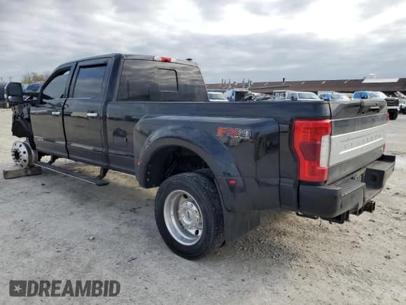 ✅ 2019 Ford F-450 XL • VIN: 1FT8W4DT6KEG37025 • Lot: 51177235. Listed on Copart with 163,262 mi. Free auction sales archive from the USA and detailed vehicle history report at DreamBid. Image 2.