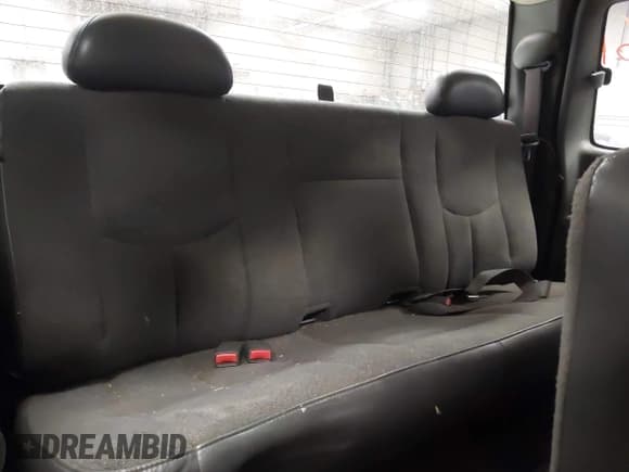 ✅ 2003 Chevrolet Silverado 2500HD LS • VIN: 1GCHK29U53E244524 • Lot: 43876661. Wystawiony na IAAI z przebiegiem 174 441 mil. Bezpłatny archiwum sprzedaży aukcyjnych z USA i szczegółowy raport historii pojazdu na DreamBid. Zdjęcie 8.