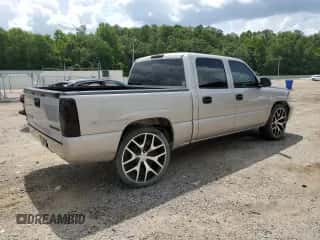 ✅ 2005 Chevrolet Silverado 1500 LS • VIN: 2GCEC13T551105573 • Lot: 63505394. Wystawiony na Copart z przebiegiem 173 697 mil mil. Skorzystaj z bezpłatnego archiwum sprzedaży aukcyjnych z USA i zobacz szczegółowy raport historii pojazdu na DreamBid. Zdjęcie 3.