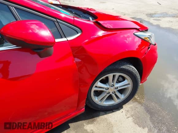 2018 Chevrolet Cruze LT с VIN 3G1BE6SM9JS652308, выставлен на аукционе IAAI как лот 43371513 с пробегом 62 147 миль миль и . История ставок и продаж доступна на DreamBid. Изображение 17.