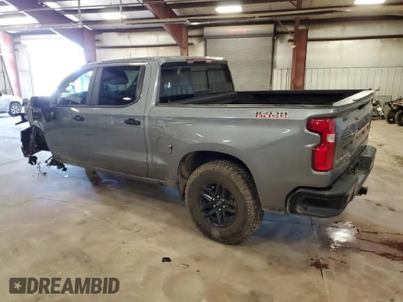 ✅ 2021 Chevrolet Silverado 1500 LT Trail Boss • VIN: 1GCPYFED9MZ120595 • Lot: 60893874. Wystawiony na Copart z przebiegiem 68 092 mil. Bezpłatny archiwum sprzedaży aukcyjnych z USA i szczegółowy raport historii pojazdu na DreamBid. Zdjęcie 2.
