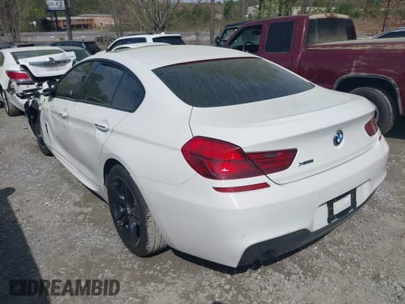 ✅ 2015 BMW 6 Series 640i xDrive • VIN: WBA6B8C59FD453073 • Lot: 41924061. Wystawiony na IAAI z przebiegiem 81 421 mil. Bezpłatny archiwum sprzedaży aukcyjnych z USA i szczegółowy raport historii pojazdu na DreamBid. Zdjęcie 3.