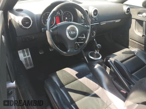 ✅ 2003 Audi TT • VIN: TRUUT28N831010753 • Лот: 70084885. Опубликован ранее на Copart с пробегом 178 682 миль. Бесплатный доступ к архиву аукционных продаж из США и подробный отчёт об истории автомобиля на DreamBid. Изображение 8.