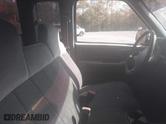 ✅ 1996 Chevrolet S-10 LS • VIN: 1GCCS19X8T8222529 • Лот: 41109057. Опубликован ранее на IAAI с пробегом 416 743 миль. Бесплатный доступ к архиву аукционных продаж из США и подробный отчёт об истории автомобиля на DreamBid. Изображение 5.