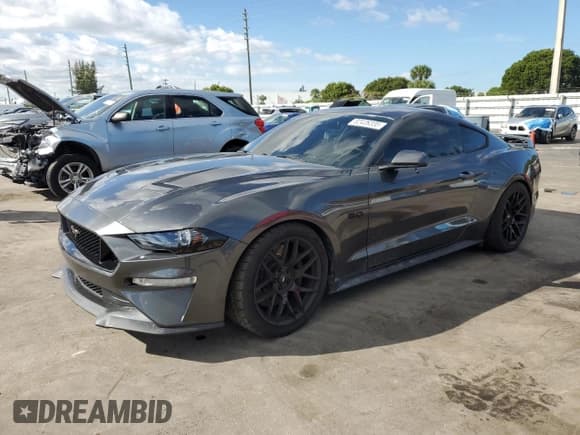 ✅ 2020 Ford Mustang GT • VIN: 1FA6P8CF4L5108087 • Lot: 82426335. Wystawiony na Copart z przebiegiem 58 379 mil. Bezpłatny archiwum sprzedaży aukcyjnych z USA i szczegółowy raport historii pojazdu na DreamBid. Zdjęcie 1.