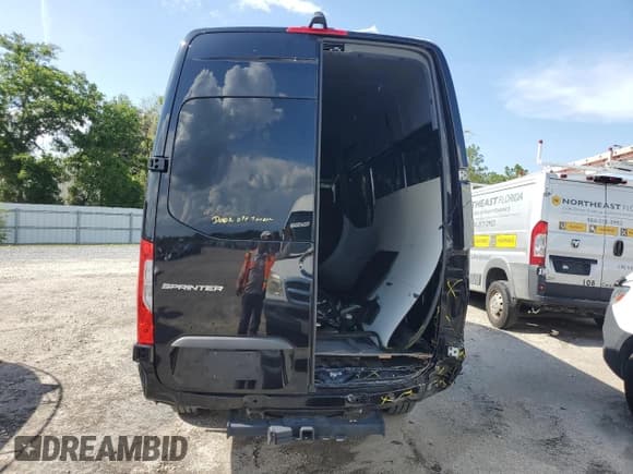 ✅ 2024 Mercedes-Benz Sprinter • VIN: W1W4NCVY9RT162275 • Lot: 60839355. Wystawiony na Copart z przebiegiem 38 874 mil. Bezpłatny archiwum sprzedaży aukcyjnych z USA i szczegółowy raport historii pojazdu na DreamBid. Zdjęcie 6.