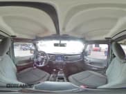 ✅ 2018 Jeep Wrangler Unlimited Sahara • VIN: 1C4HJXENXJW314864 • Lot: 71214395. Wystawiony na Copart z przebiegiem 95 394 mil. Bezpłatny archiwum sprzedaży aukcyjnych z USA i szczegółowy raport historii pojazdu na DreamBid. Zdjęcie 15.